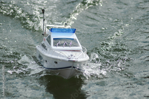 Electric radiocontrolled model boat