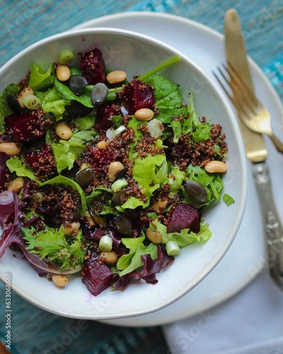 Salad with quinoa and beans