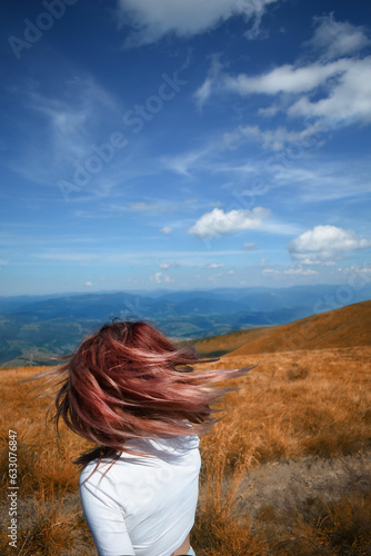 woman looking at the horizon