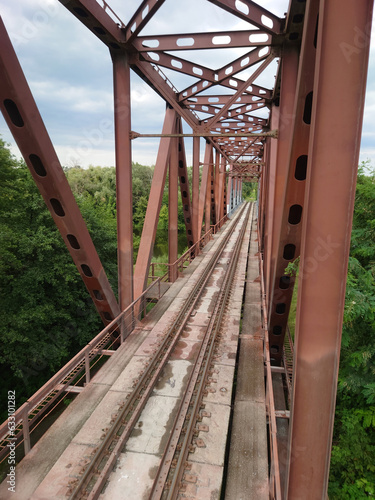Obraz na płótnie Railway path on the bridge w salonie