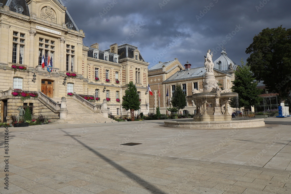 La place du General de Gaulle, ville de Evreux, département de l'Eure, France
