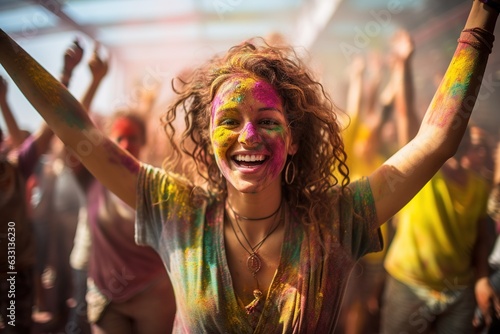having fun girl at the festival of colors in india © Fotograf