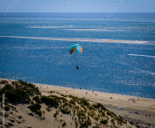 Parapentes au dessus de la dune du Pyla Photo en drone