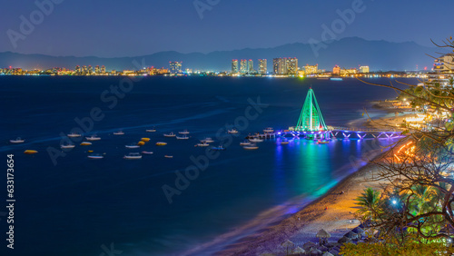 Fotografi Puerto Vallarta's city pier at night
