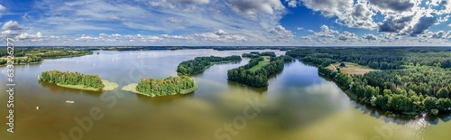 Fototapeta Naklejka Na Ścianę i Meble -  Panorama jeziora Dadaj w województwie warmińsko-mazurskim.