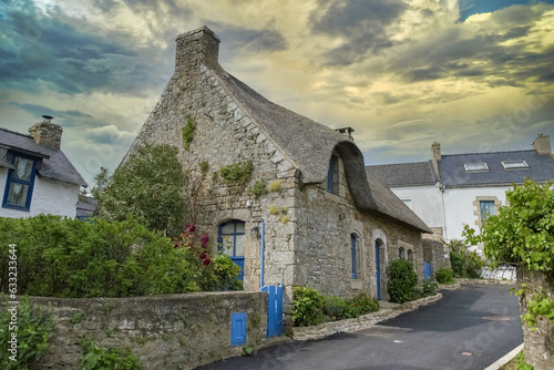 Fototapeta Naklejka Na Ścianę i Meble -  Brittany, Ile aux Moines island in the Morbihan gulf, small street and typical houses in the village 