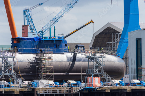 Ein modernes konventionelles Uboot auf dem Ausrüstungskai bei TKMS in Kiel
