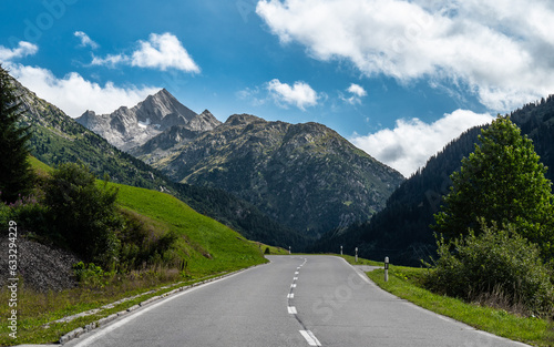 Lukmanierpass, Schweiz: Die Passstraße im Sommer