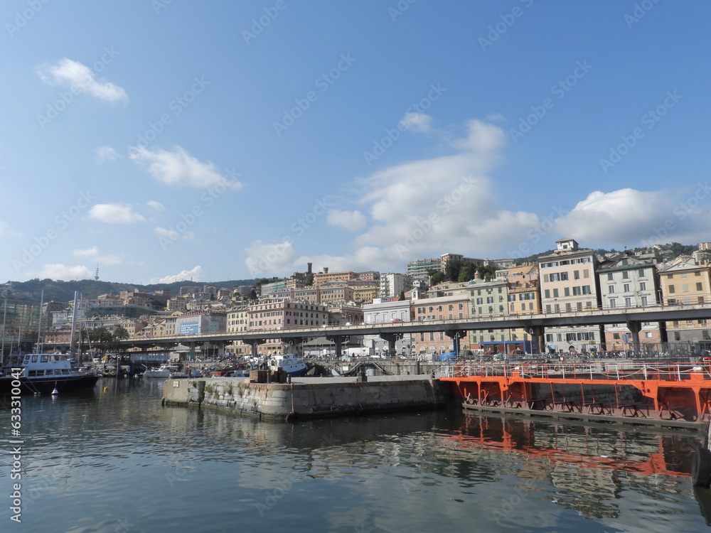 Italien: Der Hafen von Genua
