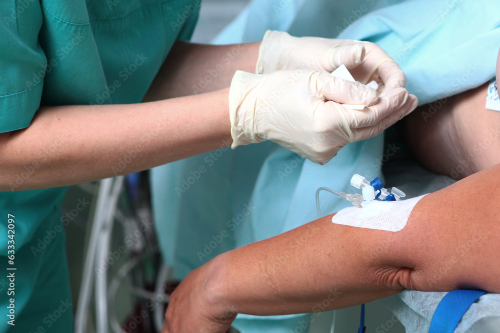 Foto de Preparation for operation. Installation of an intravenous