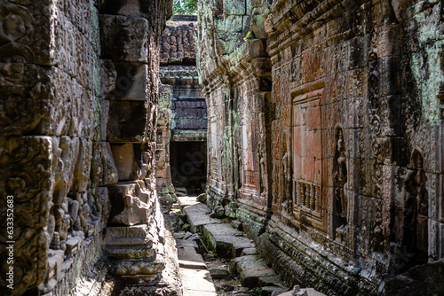 inside the amazing angkor wat temples  cambodia