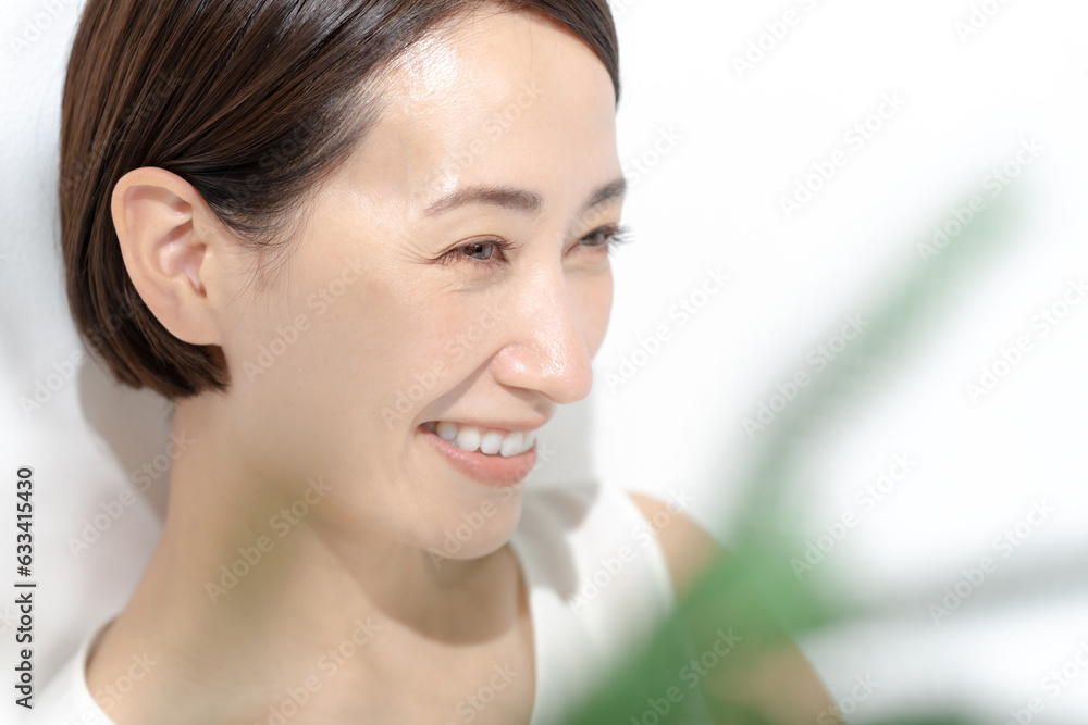 若い女性 ビューティーイメージ 横顔 若い女性 ビューティーイメージ 横顔