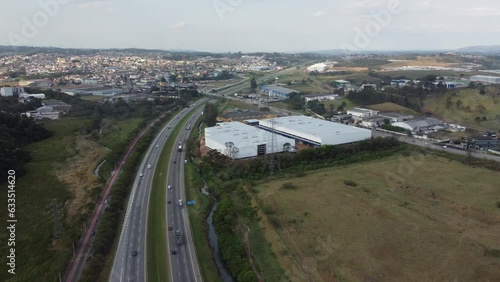 Visão aérea da rodovia brasileira Ayrton Senna na cidade de Itaquá captada do alto por um drone em São Paulo. photo