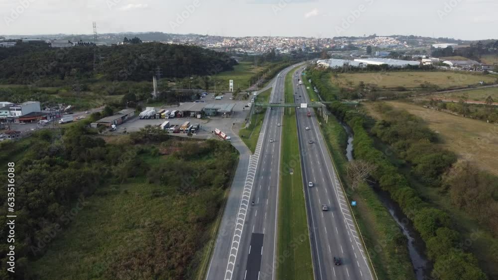 Veículos na rodovia Ayrton Senna no estado de São Paulo Veículos na rodovia Ayrton Senna no estado de São Paulo