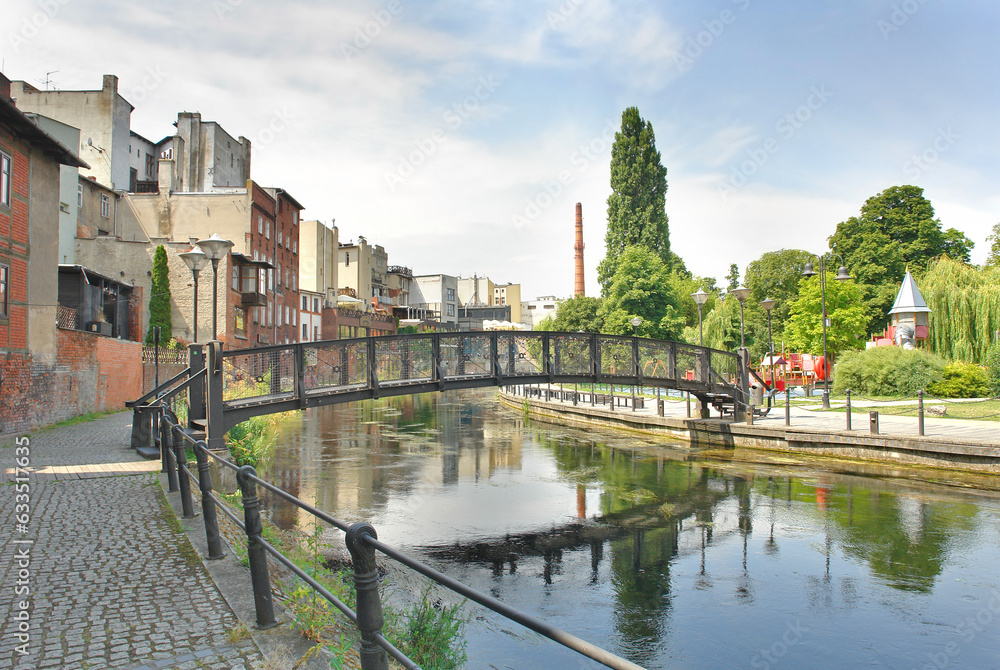 Obraz premium View of the old town in Bydgoszcz located on the canals, Poland