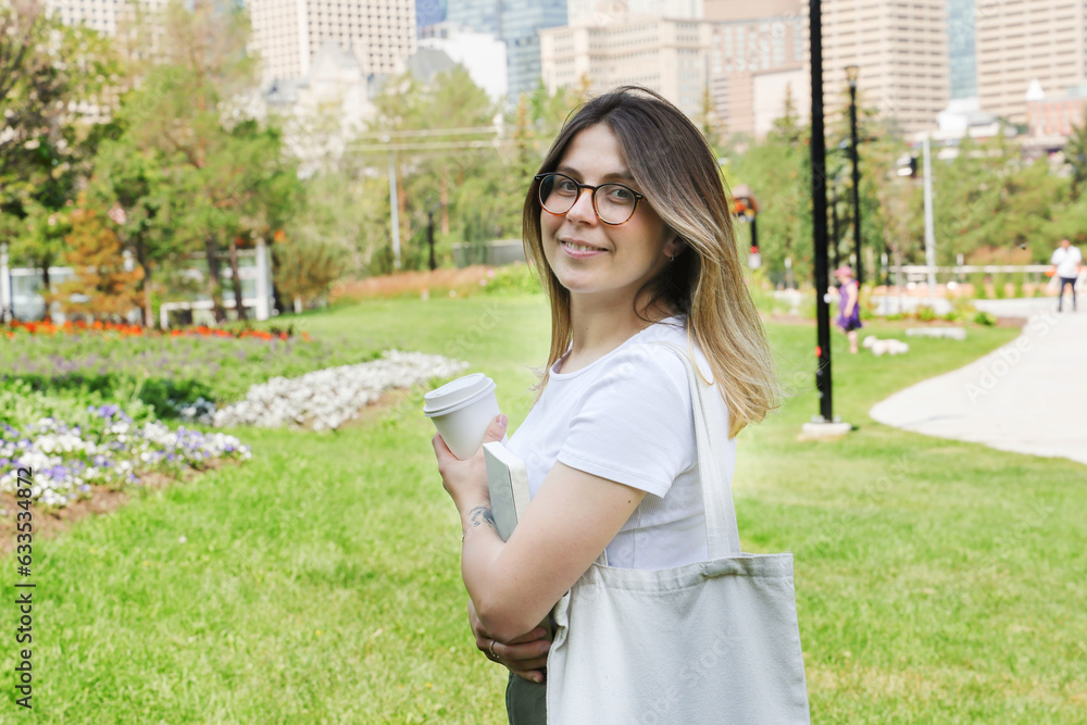 Naklejka premium Happy student woman outdoor in a city park