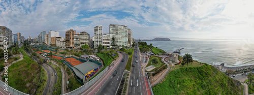 Fotografi Aerial view of the Villena Rey Bridge in Miraflores. 360 view