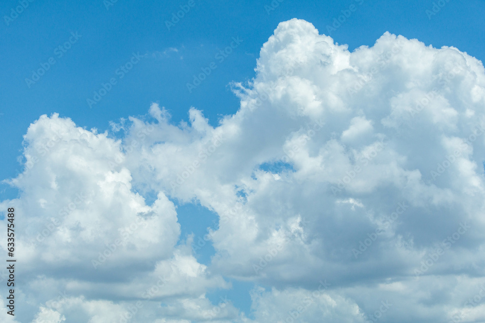 爽やかな夏空と白い雲 爽やかな夏空と白い雲