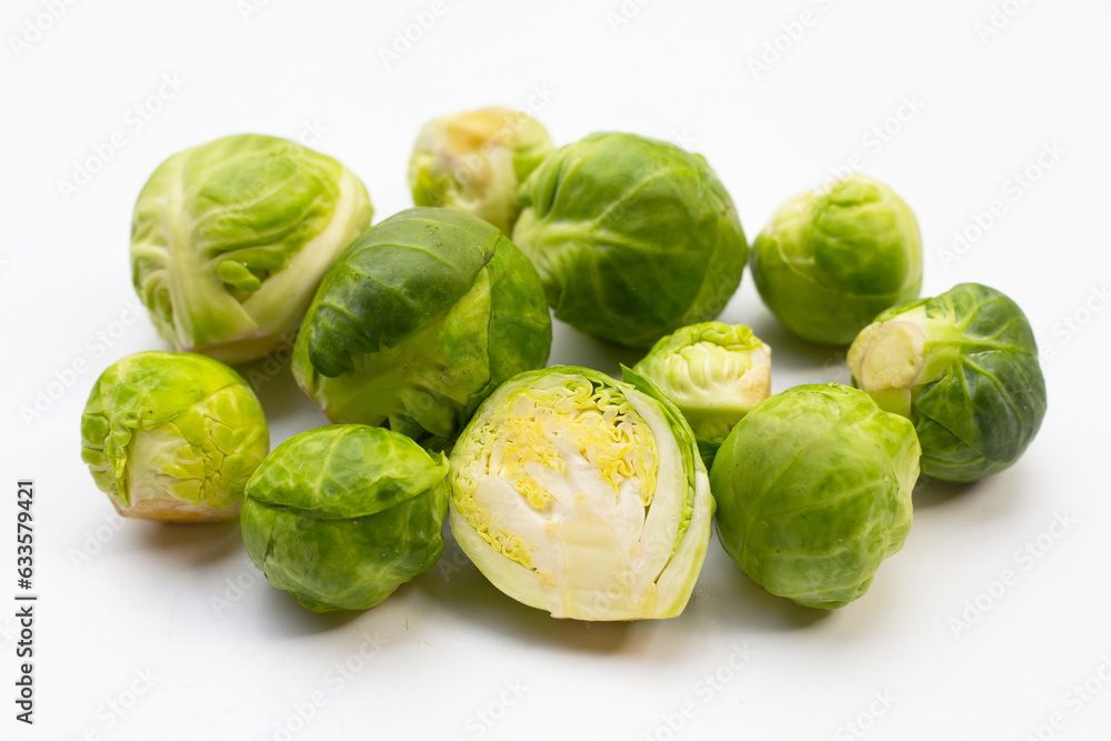 Obraz na płótnie Fresh brussels sprouts. Organic vegetables w salonie