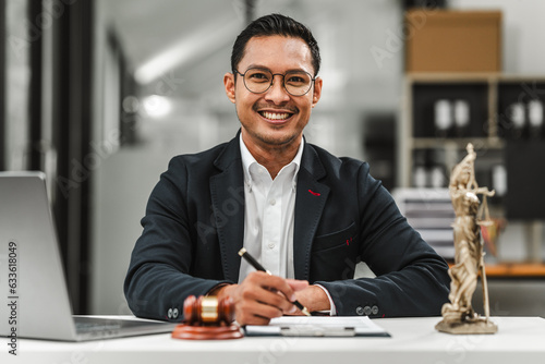 Fotografía Handsome businessman lawyer of Indian descent