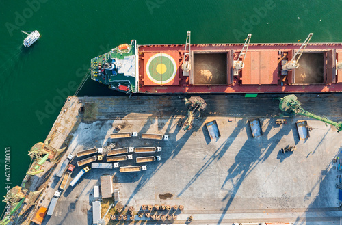 Obraz na plátně Top view from a drone of a large ship loading grain for export