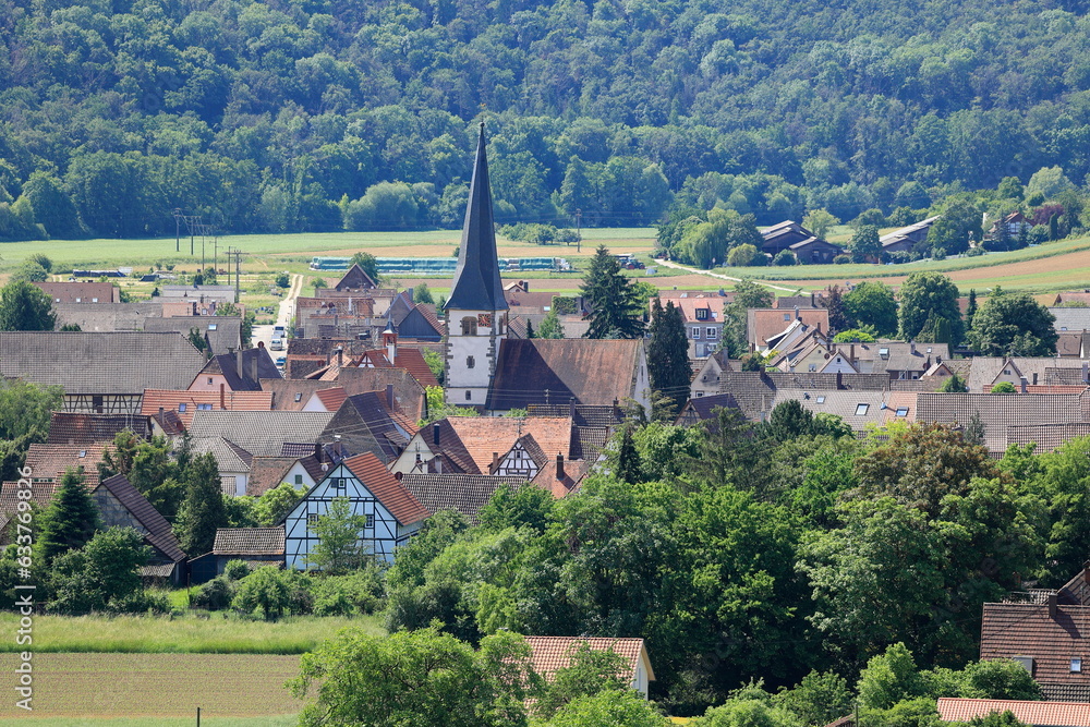 Blick auf die Gemeinde Mühlhausen an der Enz