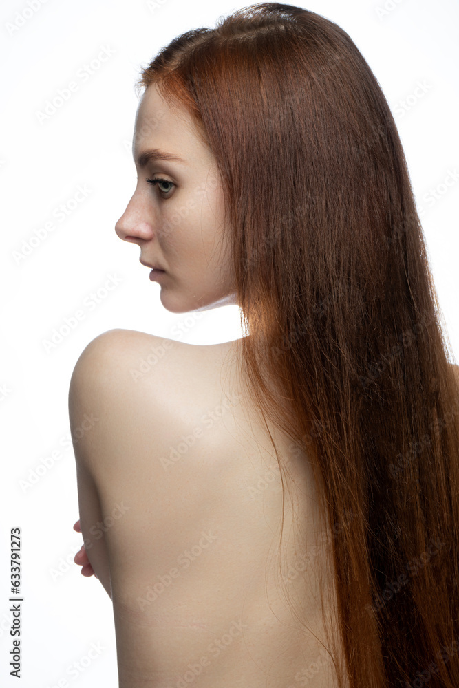 Naklejka premium Beauty face with natural lips, make-up and fresh clean skin, naked back. Skincare facial beauty treatment concept. Isolated on white background