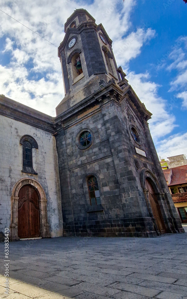 Fototapeta premium Daylight Splendor of Puerto de la Cruz