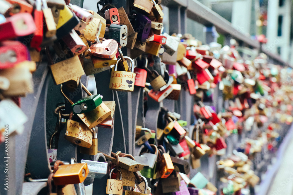 Obraz premium locks on the bridge