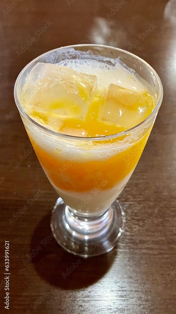 インドネパール料理のマンゴーラッシー インドネパール料理のマンゴーラッシー