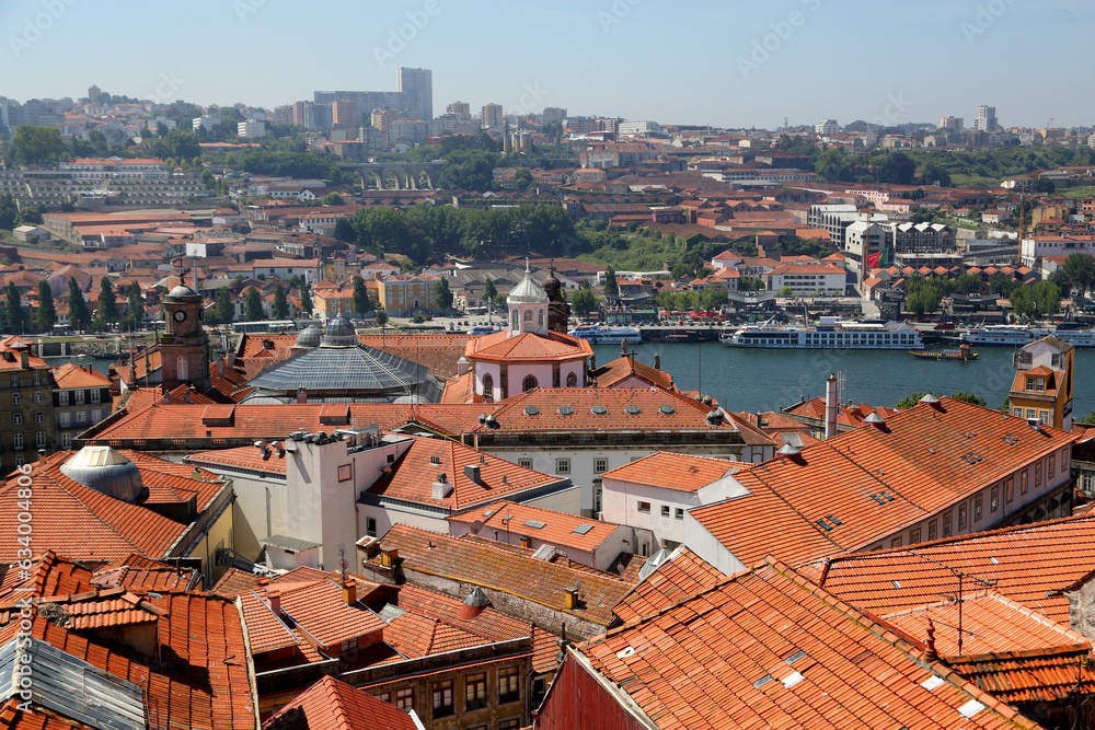 Obraz premium Panoramic view of Old city of Porto, Portugal.