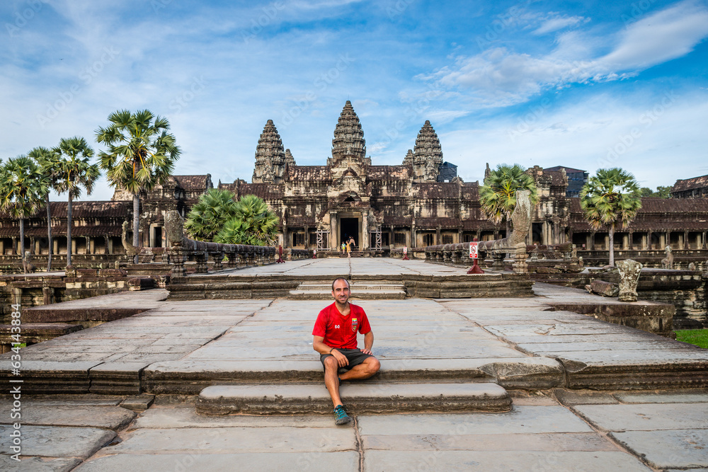 Naklejka premium views of angkor wat main temple, cambodia