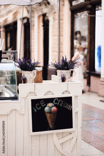 Obraz na płótnie Ice cream. Sale of delicious ice cream in a trailer in summer.