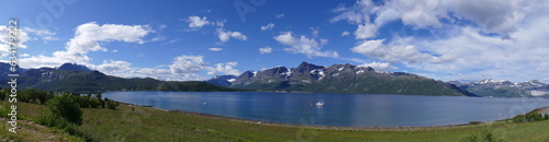 Norwegen, Panoramabild Svensby/Lyngen mit Jiekkevarre. photo