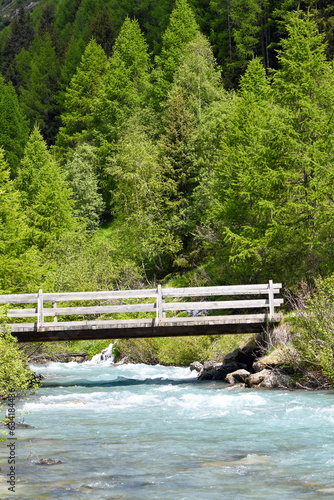 Der Inn-Nebenfluss Susasca in der N  he vom Fl  elapass  Kanton Graub  nden  Schweiz  