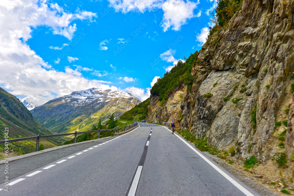 Hauptstrasse 28 zwischen Susch und Flüelapass, Graubünden, Schweiz Hauptstrasse 28 zwischen Susch und Flüelapass, Graubünden, Schweiz