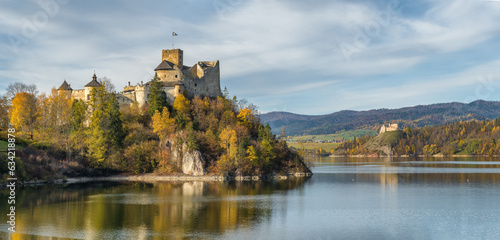 Fototapeta Naklejka Na Ścianę i Meble -  Medieval Castle in Niedzica in autumn, Poland