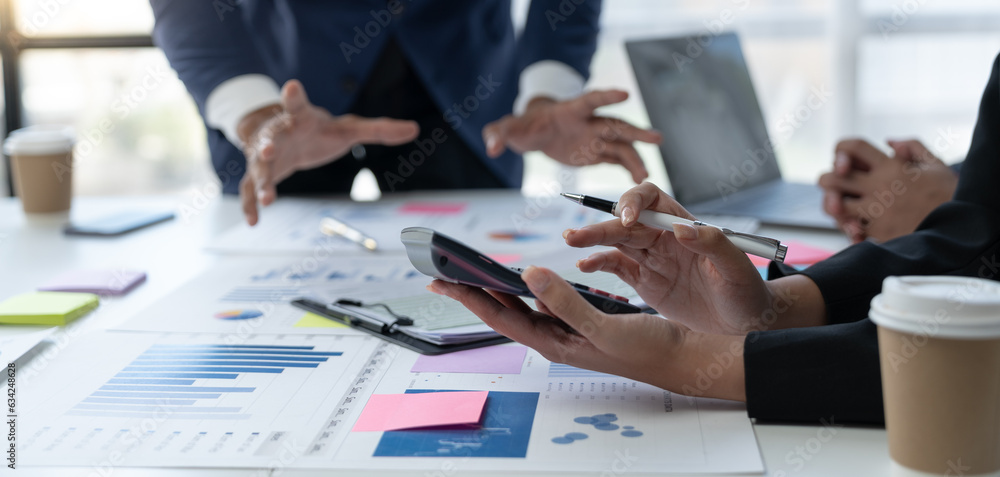Planning, Marketing and Finance Team of Asian businessmen using a calculator to calculate investment documents Discuss with partners on profitability to compete with competitors in business. Planning, Marketing and Finance Team of Asian businessmen using a calculator to calculate investment documents Discuss with partners on profitability to compete with competitors in business.
