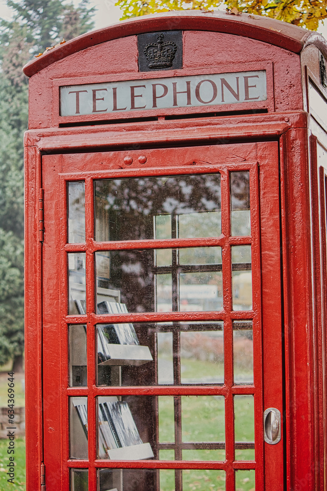 Alte Telefonzelle, Telefone, britische Telefonzelle Alte Telefonzelle, Telefone, britische Telefonzelle