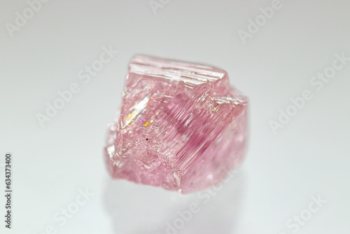 Tableau sur toile Closeup rare color rough uncut pink diamond crystal