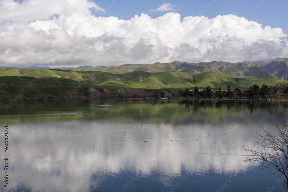 This is a picture of Lake Ming in Bakersfield California in first part of Spring.