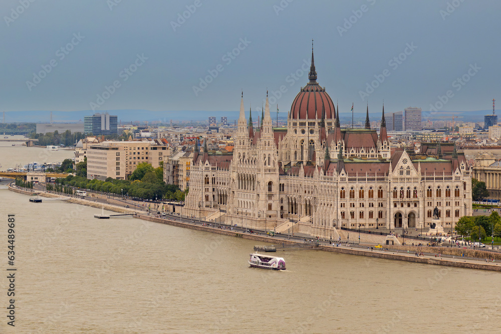 Obraz premium Parlament w Budapeszcie