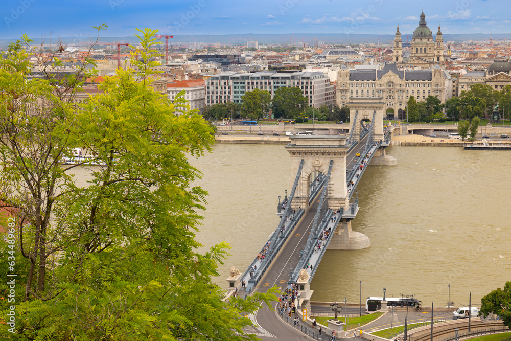 Obraz premium Most łańcuchowy na Dunaju w Budapeszcie