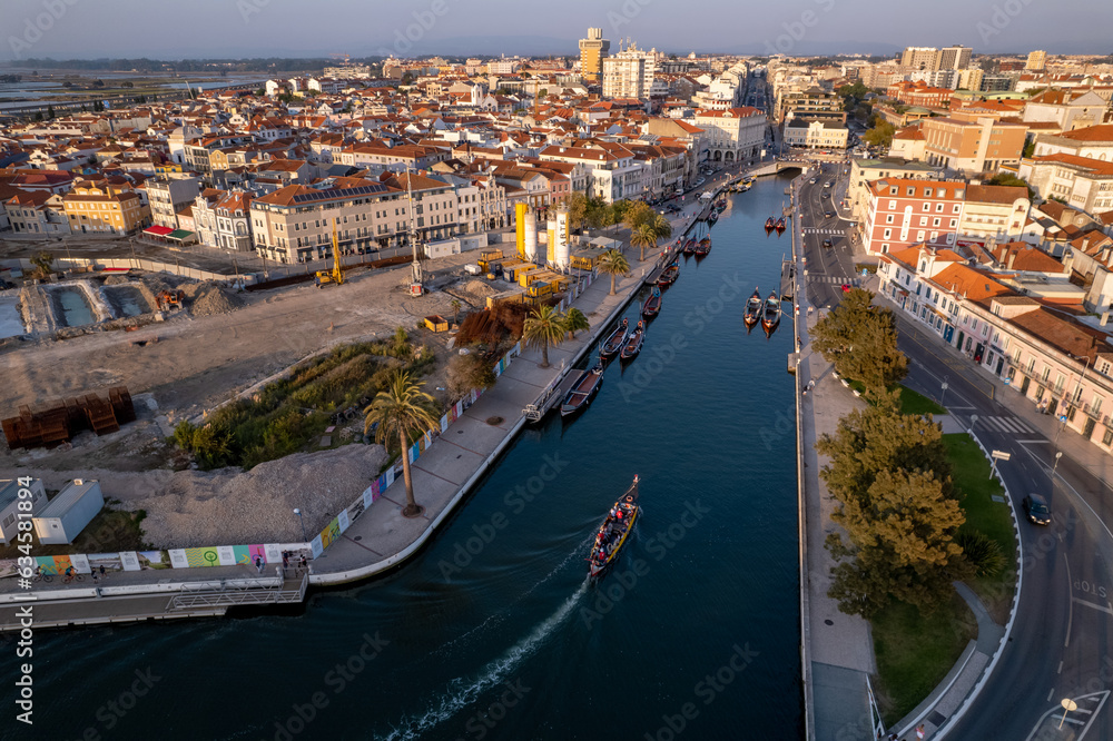 Aveiro, boats in the
canal, sunset Zenital aerial view
