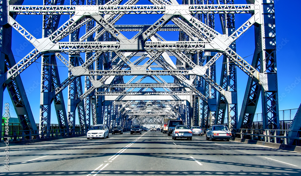 Car traffic on Story Bridge in Brisbane, Queensland, Australia - obrazy, fototapety, plakaty 