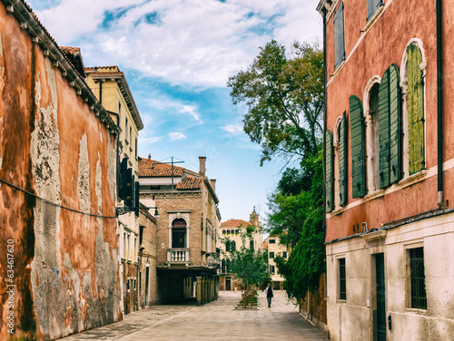 Fototapeta Naklejka Na Ścianę i Meble -  Houses and streets of the historical part of Venice.