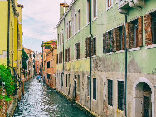 Photos Houses and streets of the historical part of Venice.
