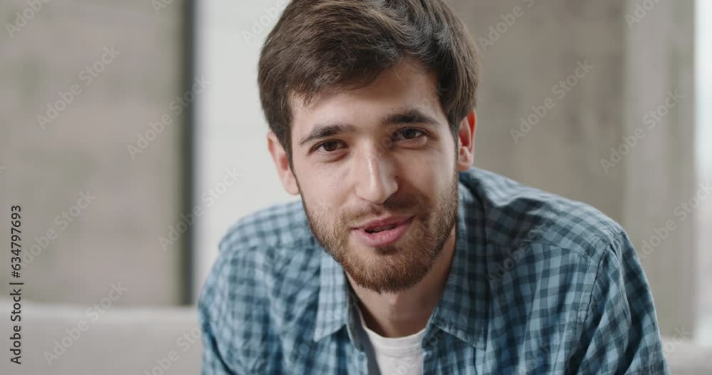 White young guy with kind smile talks engagingly, features friendly blogger, sharing insights and connecting with viewers, blogger's charismatic conversation, gazes close-up White young guy with kind smile talks engagingly, features friendly blogger, sharing insights and connecting with viewers, blogger's charismatic conversation, gazes close-up