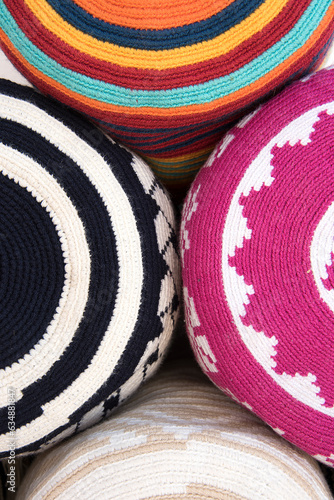 Mochila o bolso artesanal hecho en Colombia por la tribu wayuu photo