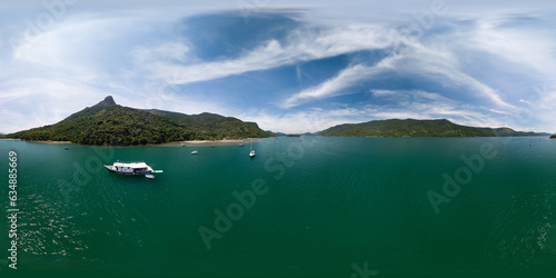 Fototapeta Naklejka Na Ścianę i Meble -  Imagem panorâmica em 360 graus do Pico do Pão de Açúcar, Saco do Mamanguá, Rio de Janeiro, Brasil